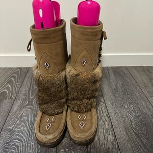 Tan Manitobah Mukluks size 8